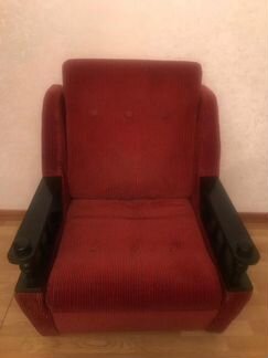 Два кресла и диван к ним