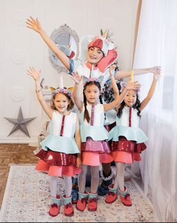 Детский новогодний костюм единорог, конфета, пчела