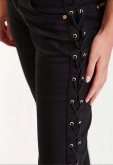 Джинсы модные со шнуровкой сбоку утягивающие чёрны