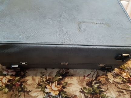 Чемодан б/у