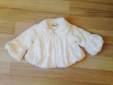 Белоснежная нарядная шубка на дев разм. 80 - 92