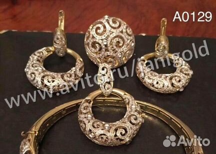 Золотой комплект с бриллиантами