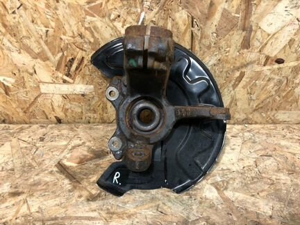 Поворотный кулак передний правый Skoda Rapid