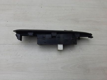 Кнопка стеклоподъемника Kia Magentis 2 MG G4KA