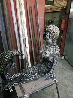 Металлическая скульптура для дома