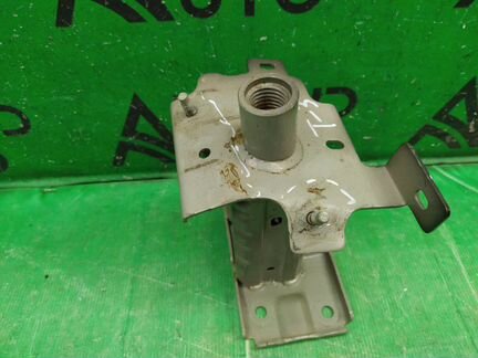 Кронштейн усилителя передний левый Nissan X-Trail