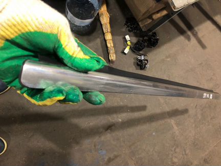 Молдинг стекла передний левый Mercedes-Benz