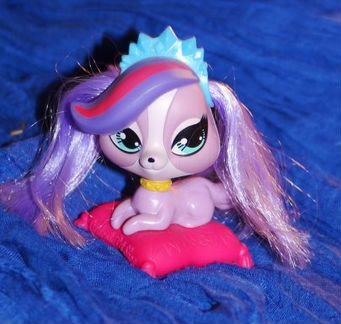 Собачка на подушке от hasbro
