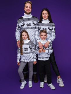 Новогодний свитер с оленями