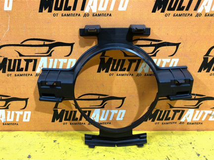 Кронштейн решетки радиатора передний Mercedes