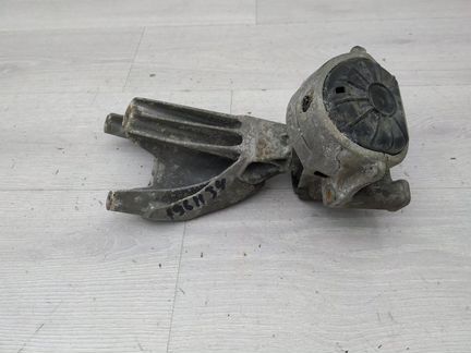 Кронштейн двигателя левый 8K0199307CC Audi A4 B8 8