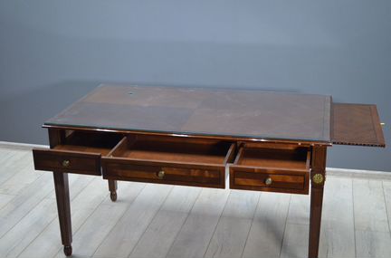 Письменный стол, Италия