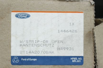 Уплотнитель двери передней правой Ford Connect