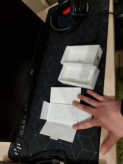 Коробка от iPhone SE 2017 с кейсом для наушников