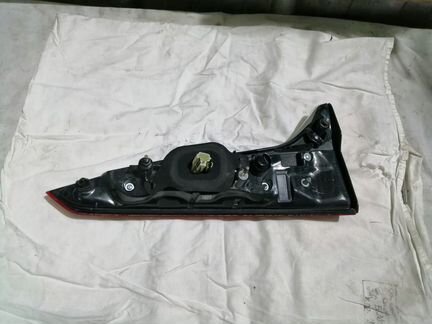 Фонарь в крышку багажника правый toyota Fortuner 2