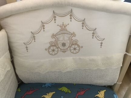 Кровать детская с маятником