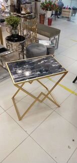 Столик с мраморной столешницей