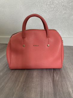 Кожаная розовая сумка Furla на молнии