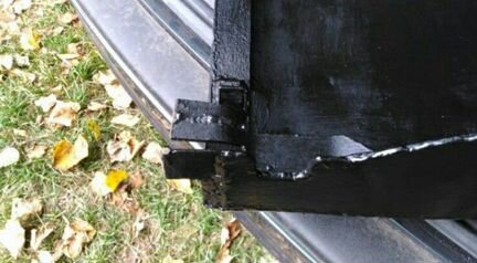 Сварная крышка аккумуляторного отсека грузовика