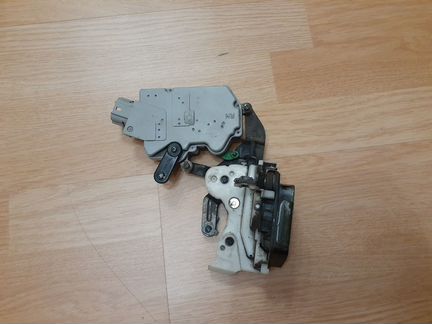 Замок задней правой двери Ниссан Альмера Н16