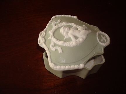 Фарфоровая шкатулка бисквит. Антиквариат