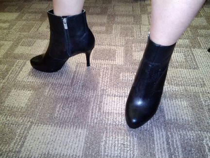 Полусапожки-ботильоны на шпильке