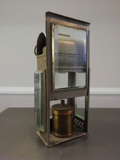 Фонарь старинный керосинный