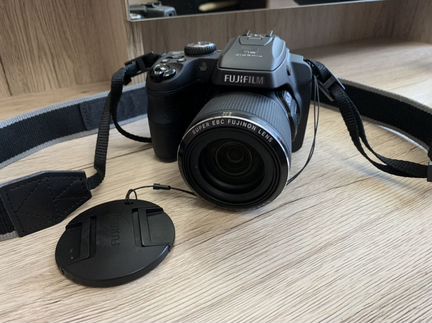 Зеркальный фотоаппарат Fujifilm FinePix SL1000