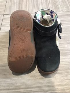 Ботинки для девочки UGG оригинал 25р