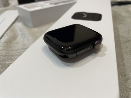 Apple Watch Series 5 44 GPS + Cellular