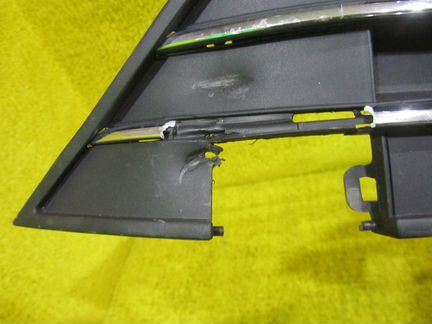 Решетка переднего бампера VW Touareg 2 NF (14-18)