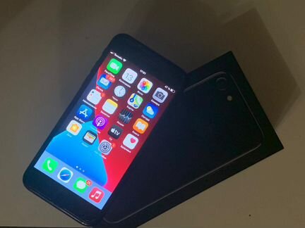 Телефон iPhone 7 jet black 128gb