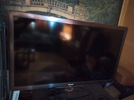 Телевизор Philips full HD 46