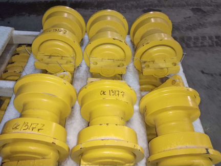 Каток опорный однобортный для D155A-5