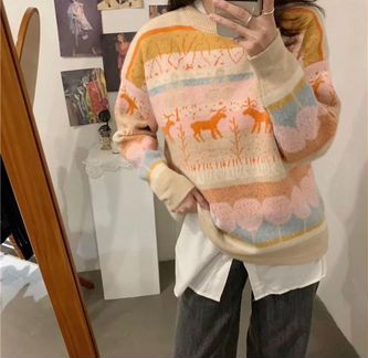 Свитер с оленями