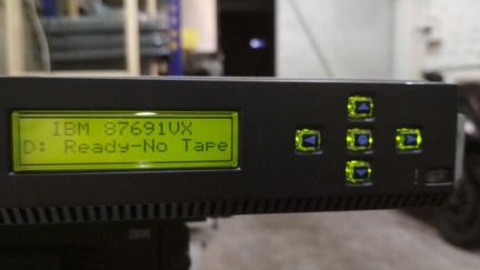 Ленточный автозагрузчик IBM 87691VX VXA-320 1U