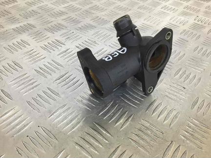 Фланец (тройник) системы охлаждения на Audi A4 B5