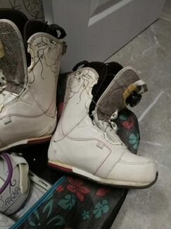 Сноубордические ботинки с креплениями