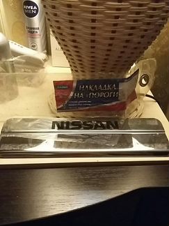 Накладки на порог ниссан