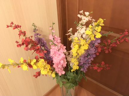Цветы искуственные, ваза (всё новое)