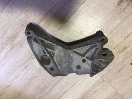 Кронштейн двигателя 1.8TSI Шкода Октавия А5 Йети