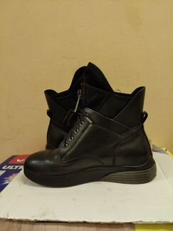 Женские демисезонные кожаные ботинки Respect