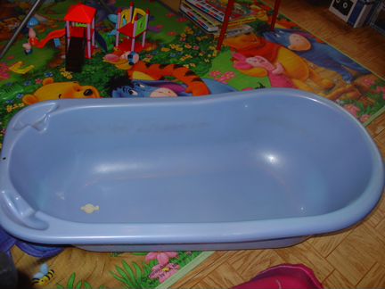 Глубокая детская ванночка со сливом