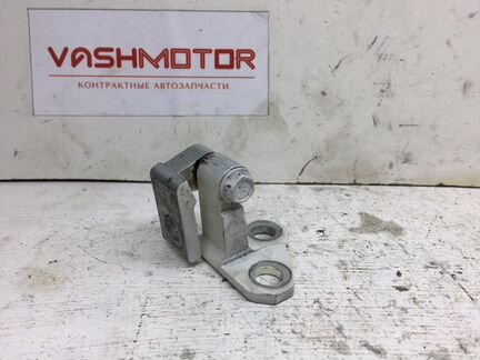 Петля двери передняя правая Volkswagen Passat B7