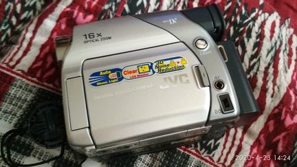 Видеокамера JVC