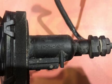 Главный цилиндр сцепления Мазда 3 бк